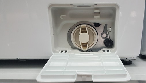 三星滾筒洗衣機如何清潔排水泵過濾器(殘渣過濾器)?